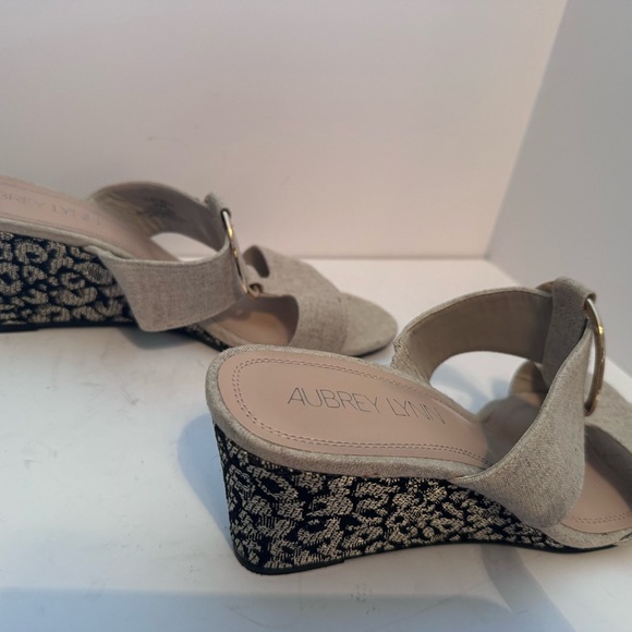 Size 10 Aubrey Lynn khaki and black 3’ wedge. - Picture 2 of 5